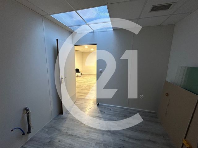 Local commercial à louer - 145.0 m2 - 26 - Drome