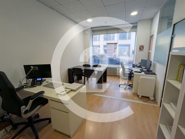 Agrandir la photo Local commercial à louer - 98.0 m2 - 26 - Drome