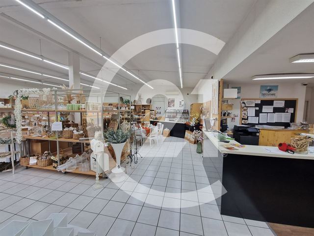 Local commercial à louer - 550.0 m2 - 26 - Drome