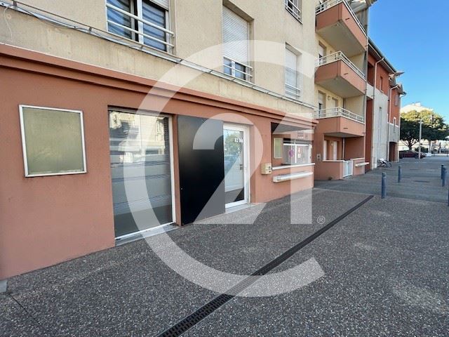 Local commercial à louer - 51.0 m2 - 26 - Drome