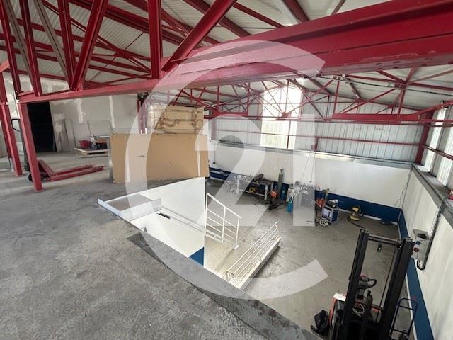 Local commercial à louer - 250.0 m2 - 26 - Drome