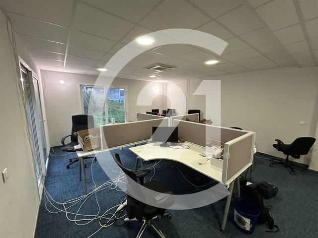 Local commercial à louer - 500.0 m2 - 26 - Drome