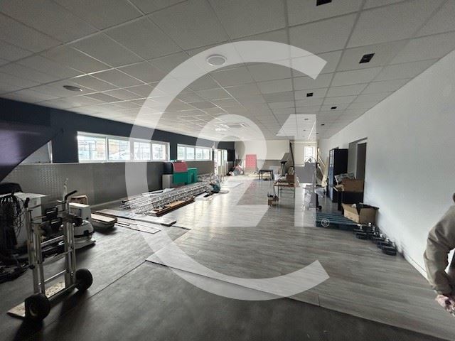 Local commercial à louer - 500.0 m2 - 26 - Drome