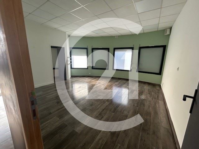 Local commercial à louer - 150.0 m2 - 07 - Ardeche