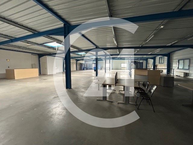 Local commercial à louer - 1500.0 m2 - 38 - Isere
