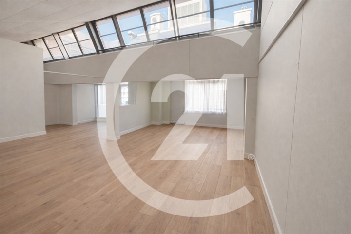 Local commercial à louer - 230.0 m2 - 26 - Drome