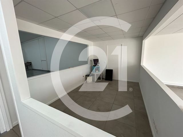 Local commercial à louer - 200.0 m2 - 26 - Drome
