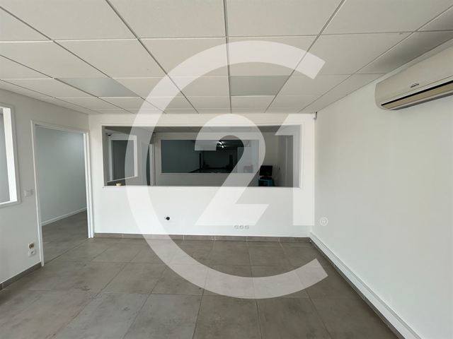 Local commercial à louer - 200.0 m2 - 26 - Drome