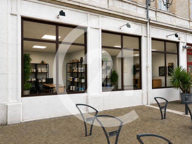 Local commercial à louer - 60.0 m2 - 26 - Drome