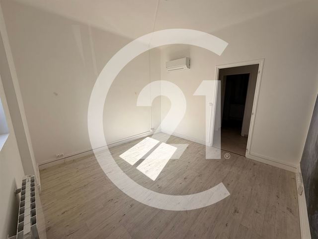 Local commercial à louer - 59.0 m2 - 26 - Drome