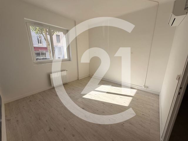 Local commercial à louer - 59.0 m2 - 26 - Drome