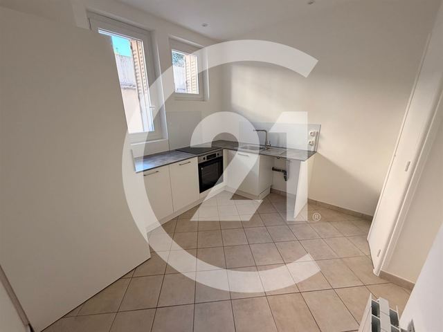 Local commercial à louer - 59.0 m2 - 26 - Drome