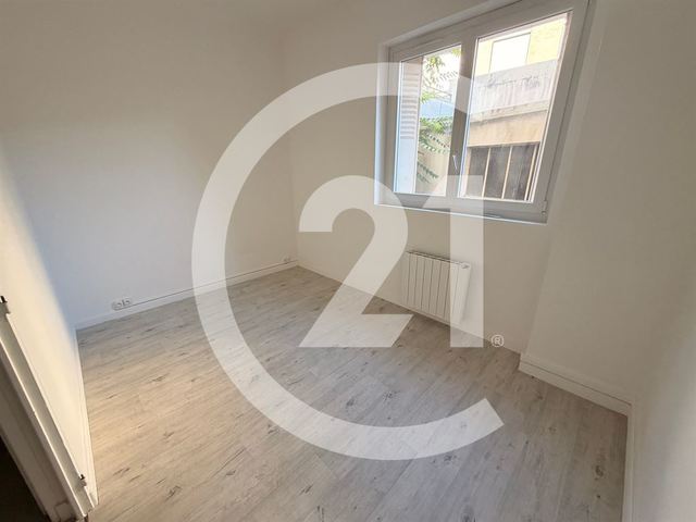 Local commercial à louer - 59.0 m2 - 26 - Drome