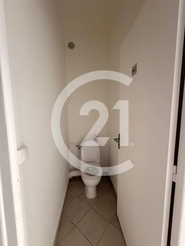 Local commercial à louer - 59.0 m2 - 26 - Drome