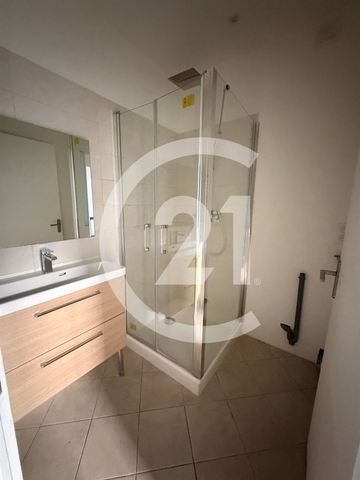 Local commercial à louer - 59.0 m2 - 26 - Drome