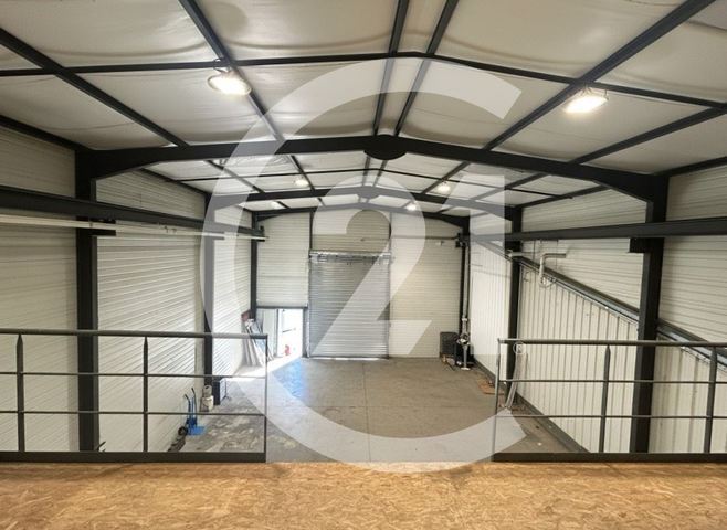 Local industriel à louer - 270.0 m2 - 26 - Drome
